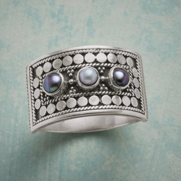 Three-Stone Pearl Carved Geometric Ring