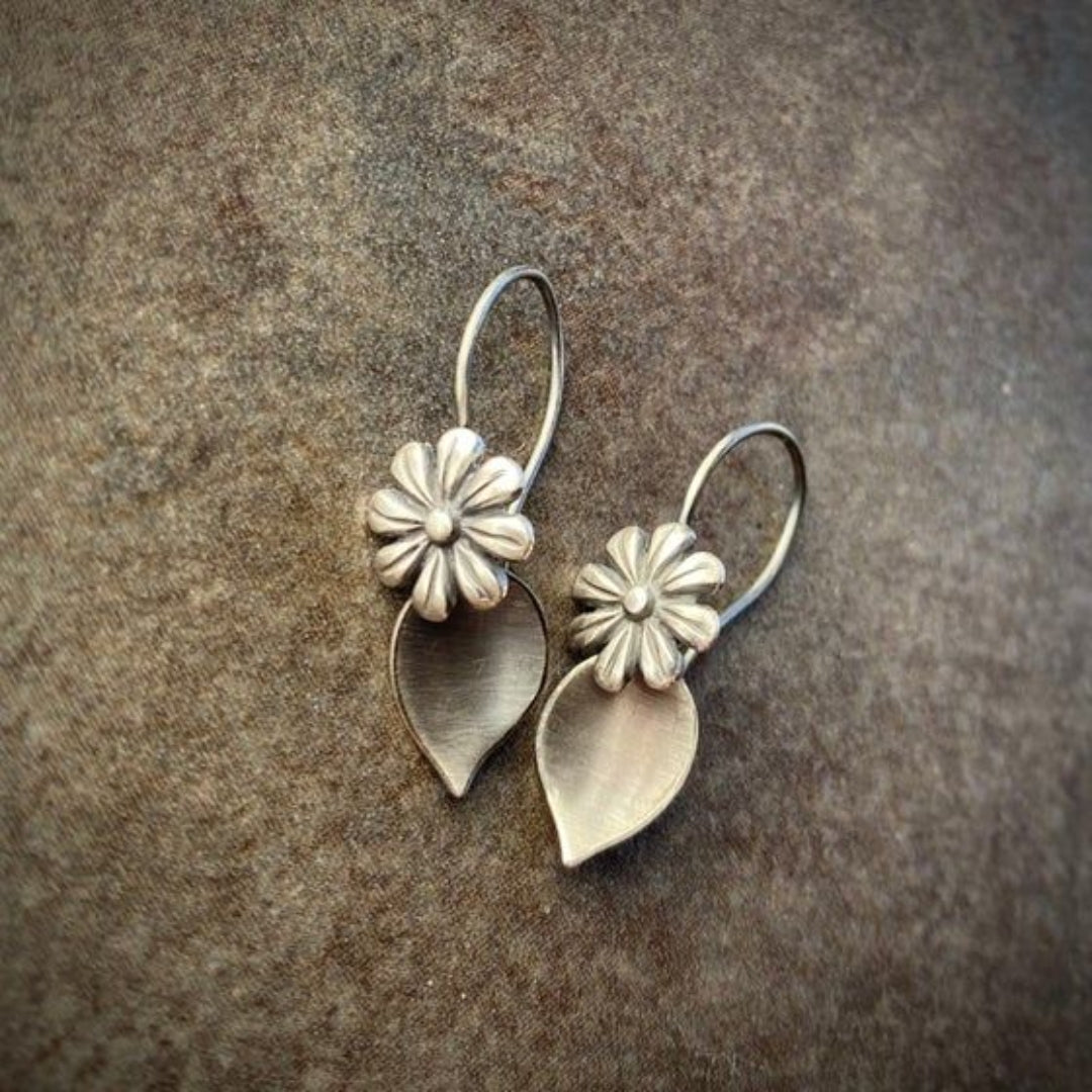 Vintage Daisy Silver Earrings