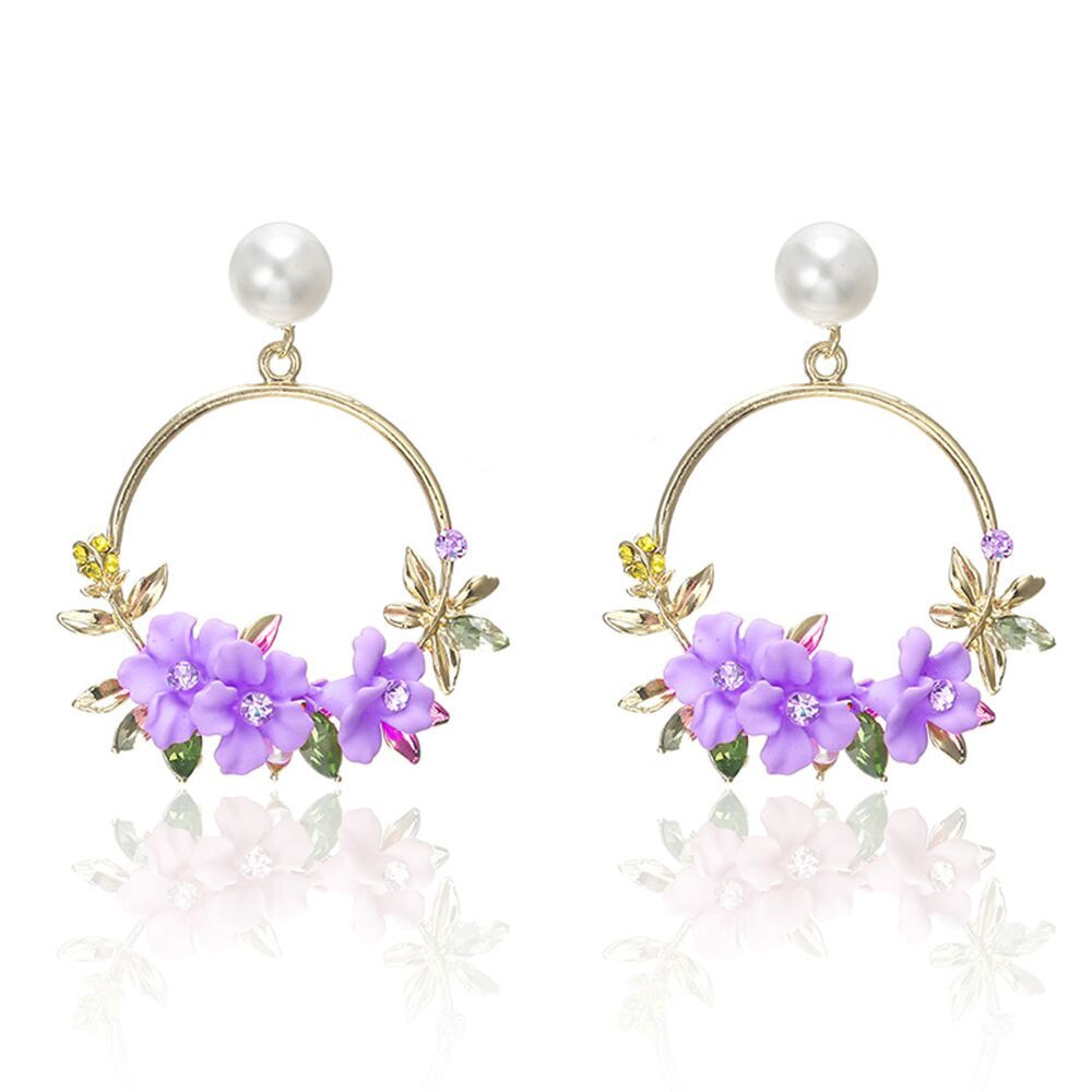 Flower and Pearl Earrings in Gold