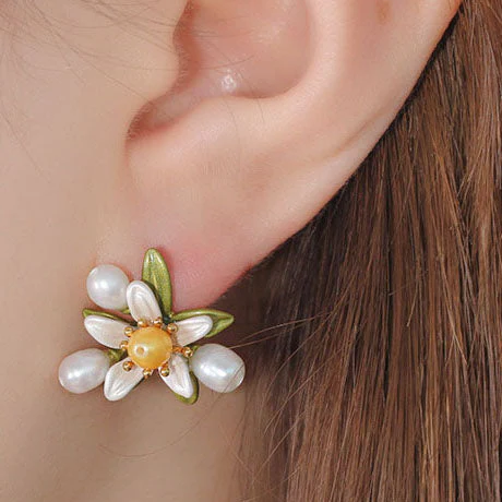 Vintage Daisy Pearl Earrings