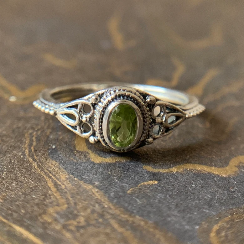 Vintage Olive Stone Silver Ring